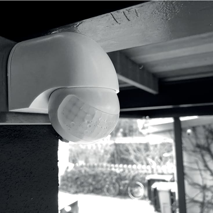 Foss Fesh Smart Home PIR sensor, udendørs, 230 V, hvid