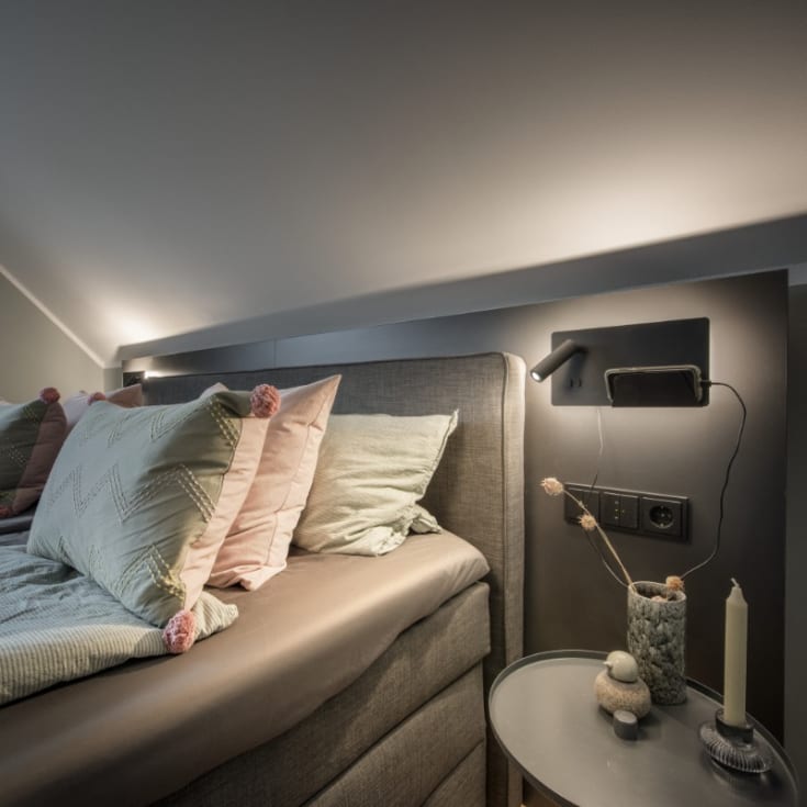 SLV Somnila USB væglampe, sort, højre