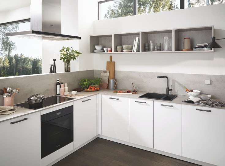 Grohe Essence köksblandare, utdragbar pip, borstad svart krom