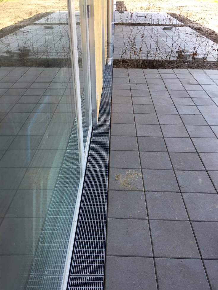 Dutra sockelavfuktare, 100 cm, utan galler, plast