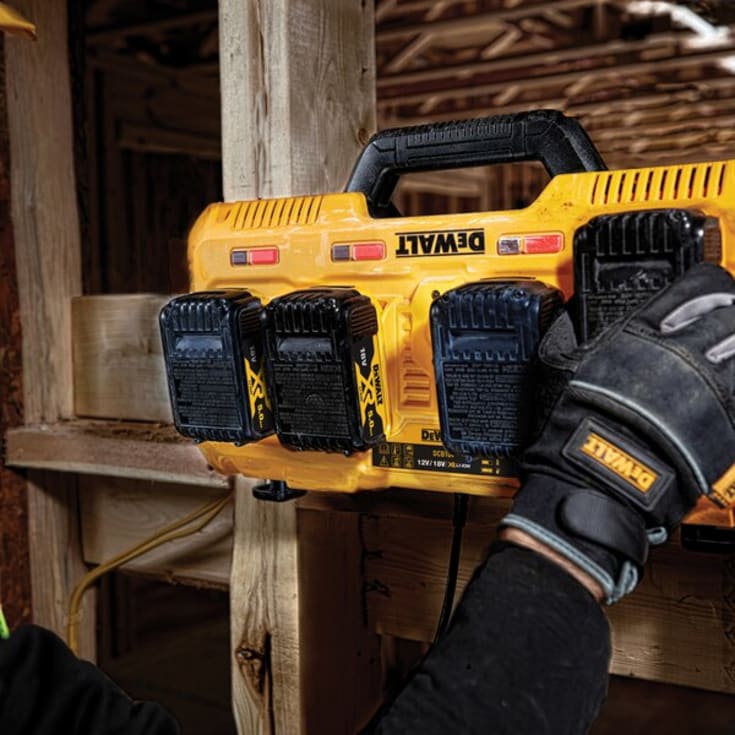 DeWalt DCB104-QW 4-port multilader til 12V, 18V og 54V batterier