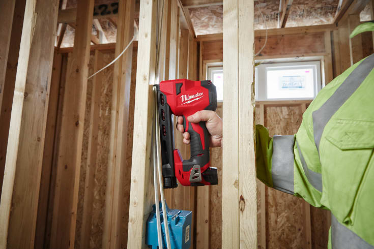 Milwaukee M12 kabelklammepistol, u. batteri