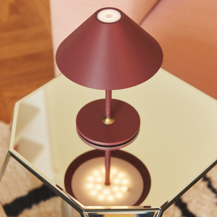 Halo Design Hygge genopladelig bordlampe, H20 cm, mørkerød