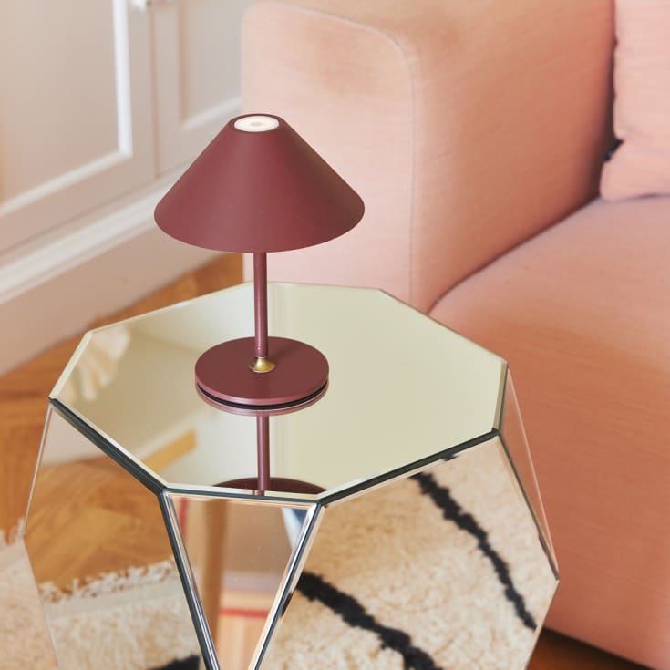 Halo Design Hygge genopladelig bordlampe, H20 cm, mørkerød