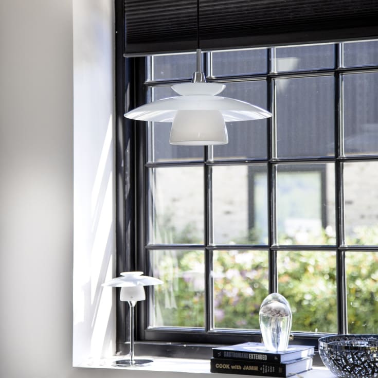 Halo Design Scandinavian bordslampa