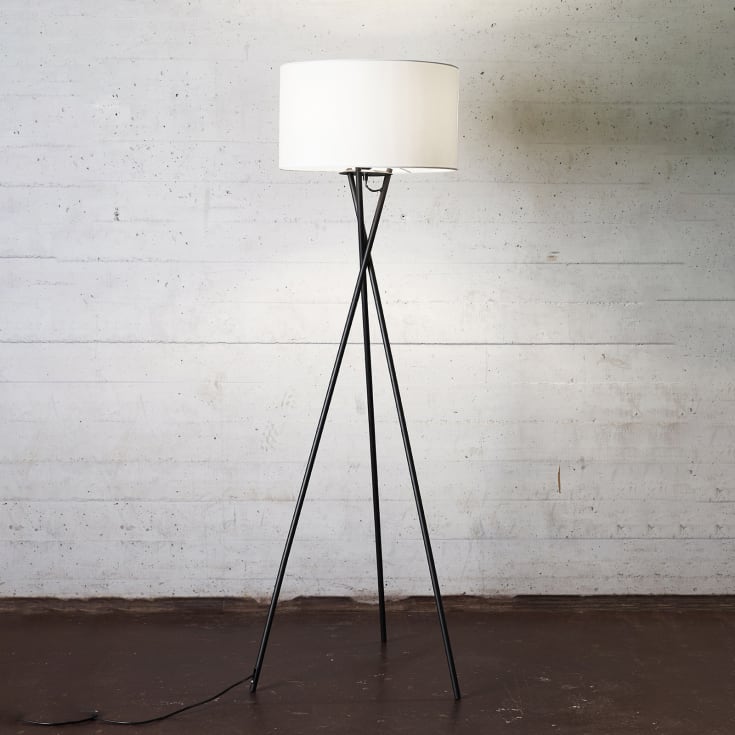 Nielsen Light Uptown gulvlampe, sorte ben og råhvit skjerm