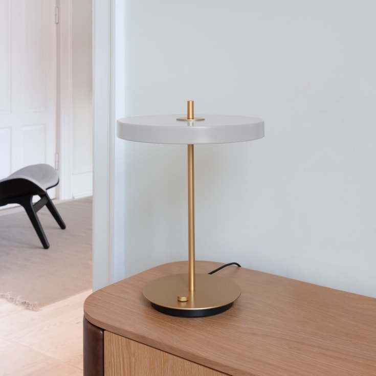 Umage Asteria bordlampe med USB, lysegrå