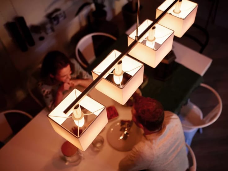 Philips Hue White Ambiance E14 kertepære, 2200K-6500K, 4W, 2-pak