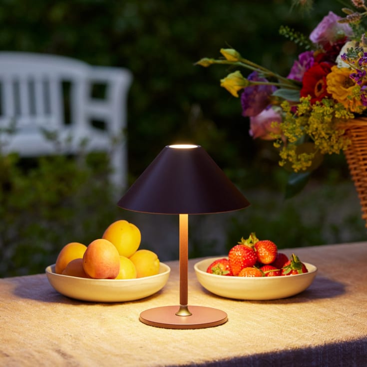 Halo Design Hygge uppladningsbar bordslampa, H25 cm, mörkröd