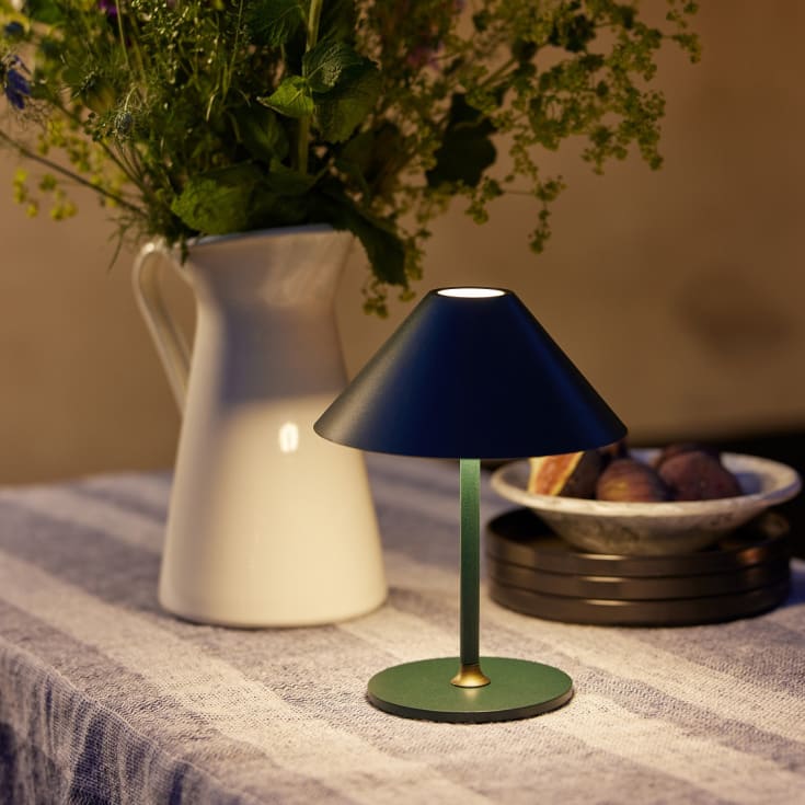 Halo Design Hygge genopladelig bordlampe, H25 cm, mørkegrøn