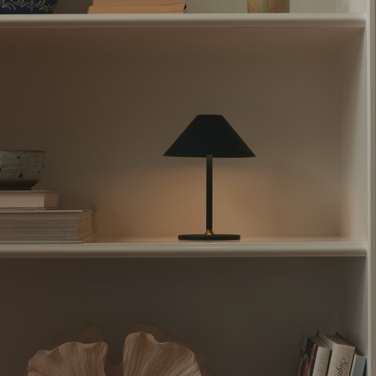 Halo Design Hygge oppladbar bordlampe, H20 cm, svart