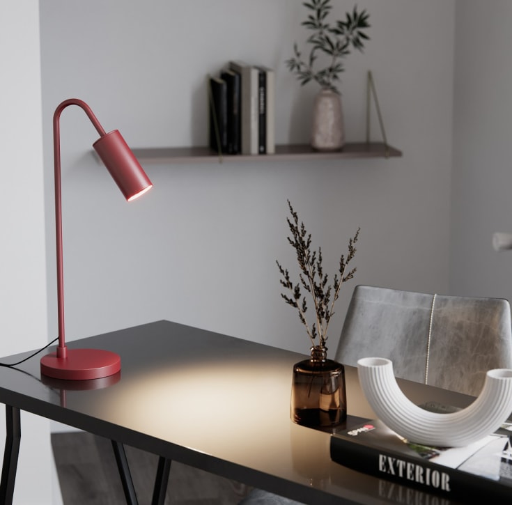 By Rydens Curve bordlampe, röd