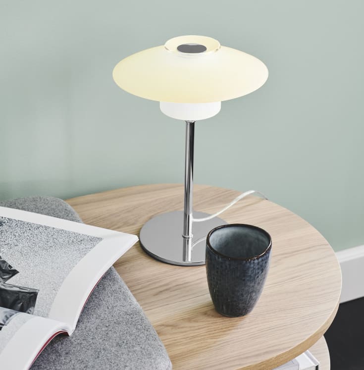Halo Design Scandinavian bordslampa
