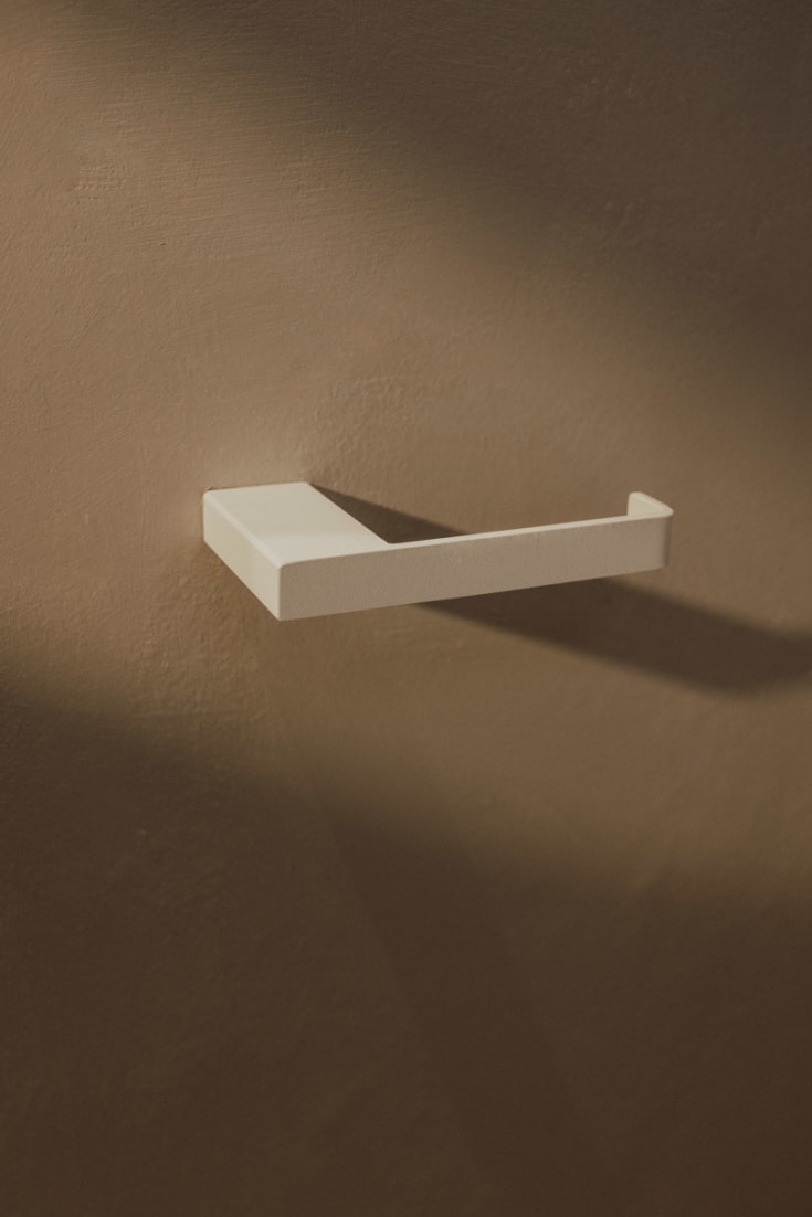 Metallbude Tuali toiletrulleholder, hvid