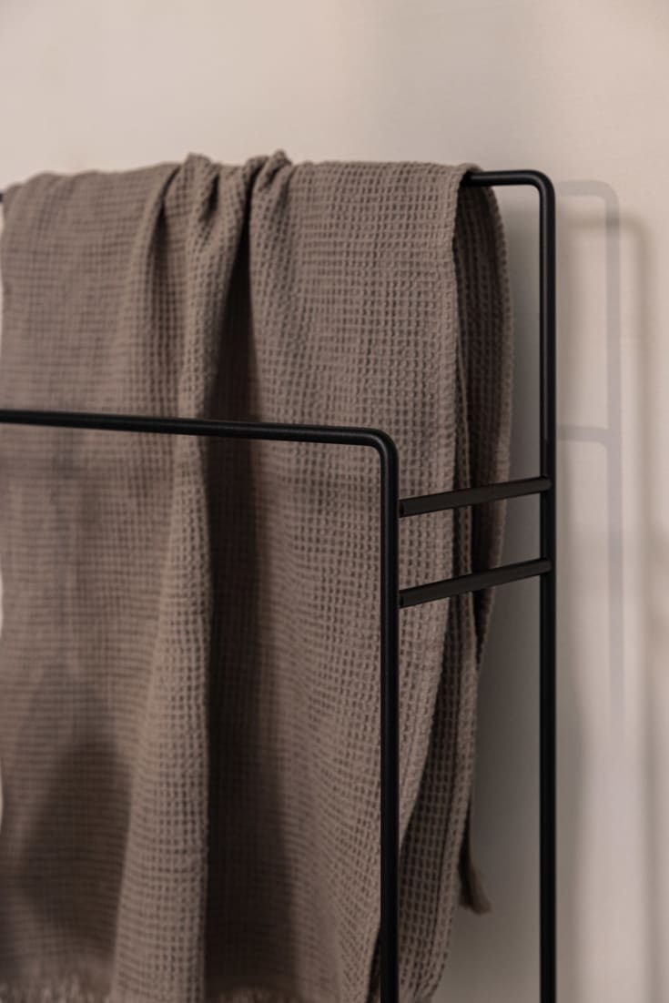 Metallbude Delaya håndklædeholder, 60 cm, sort