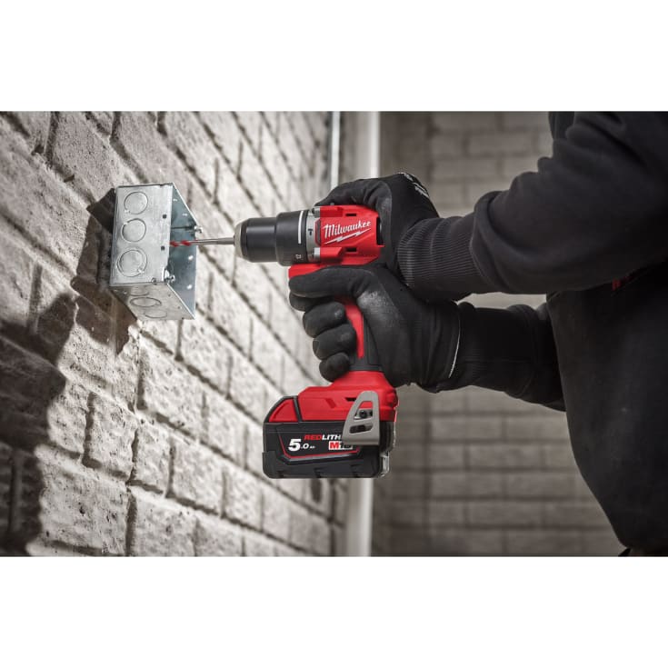 Milwaukee M18 BLPDRC-502C slagboremaskine, m. 2 x 5,0 Ah batterier og lader