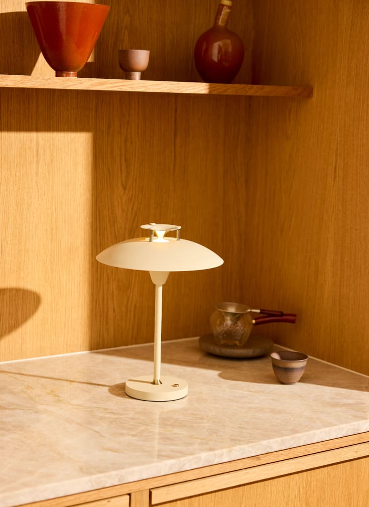 Halo Design Stepp 1-2-3 oppladbar bordlampe, beige