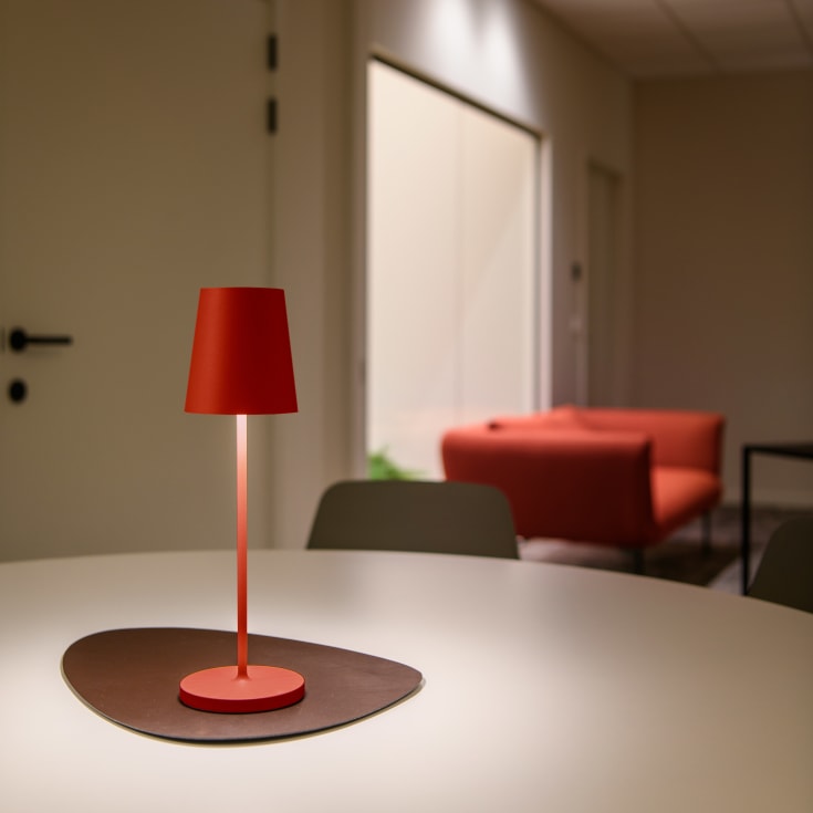 SLV Vinolina Two uppladningsbar bordslampa, röd