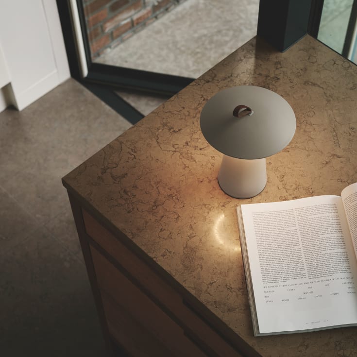 Nordlux Ara To-Go genopladelig udendørs bordlampe, beige