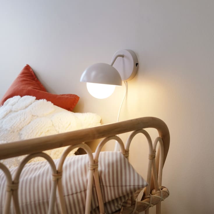 Dyberg Larsen Rose vägglampa, beigerosa