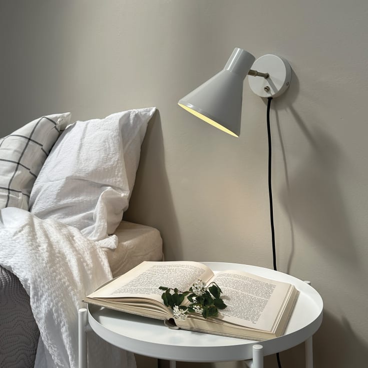Dyberg Larsen Sleep vägglampa, vit