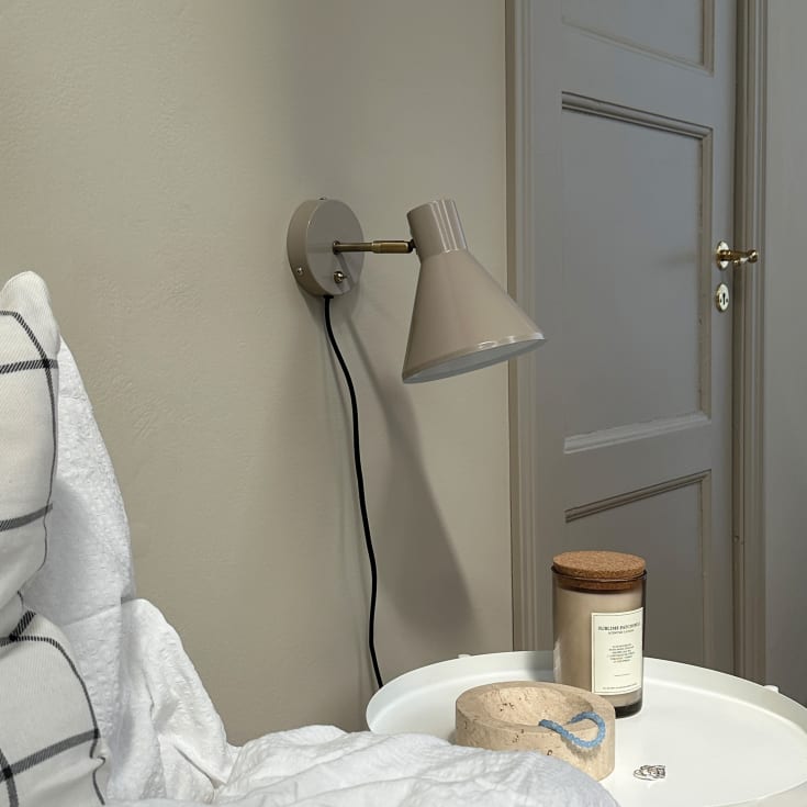 Dyberg Larsen Sleep vägglampa, brun
