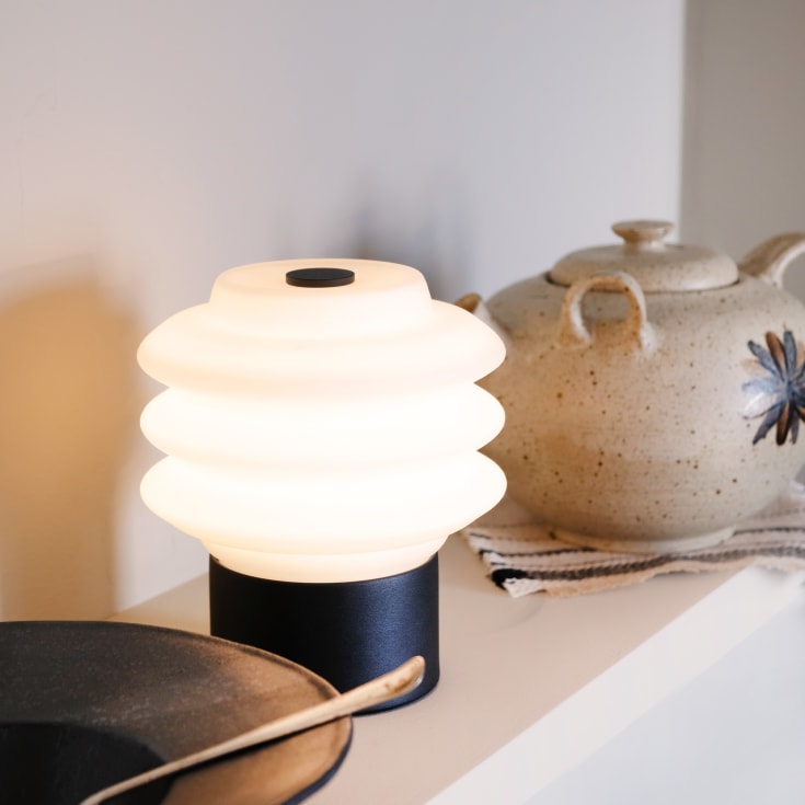 Dyberg Larsen Diva uppladdningsbar bordslampa, svart