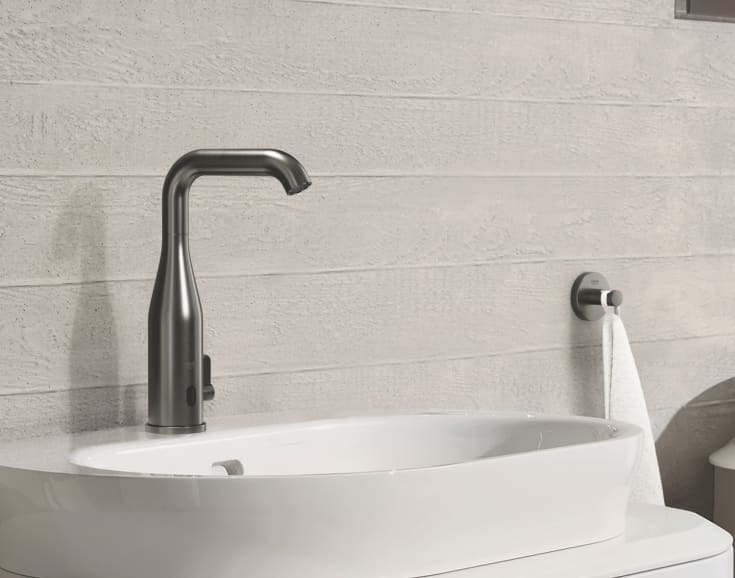Grohe Essentials handdukskrok, borstat svart krom