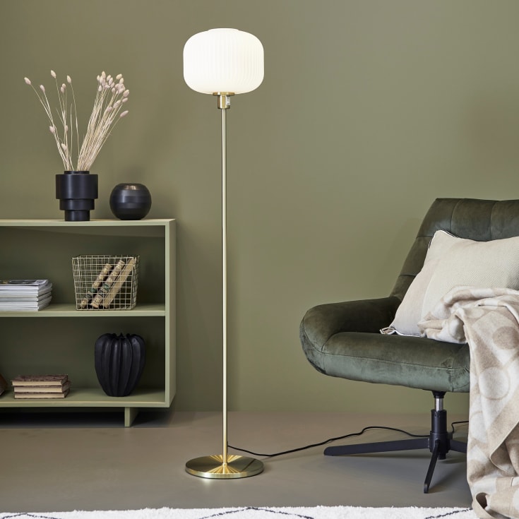 Markslöjd Sober gulvlampe, hvit/messing