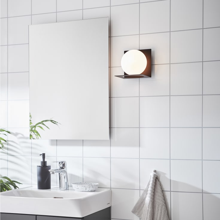 Markslöjd Zenit vegglampe, sort/opal