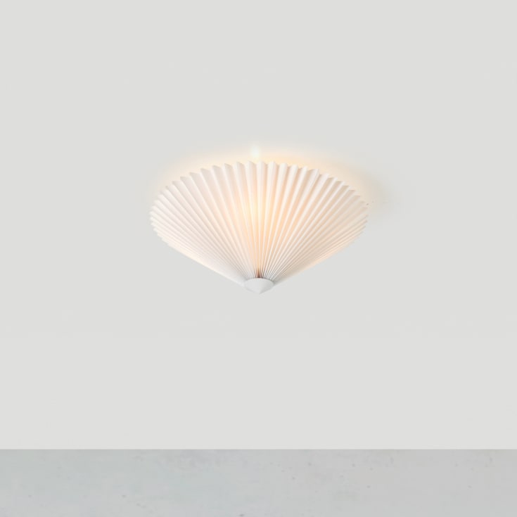 Markslöjd Plisado loftlampe, hvid, Ø42 cm