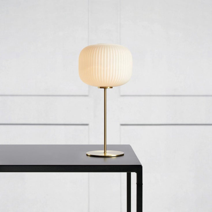 Markslöjd Sober bordlampe, messing/opal, 50 cm