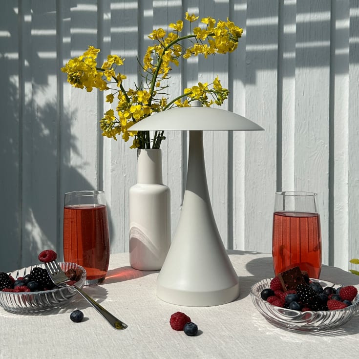 Dyberg Larsen Vienna genopladelig bordlampe, hvid