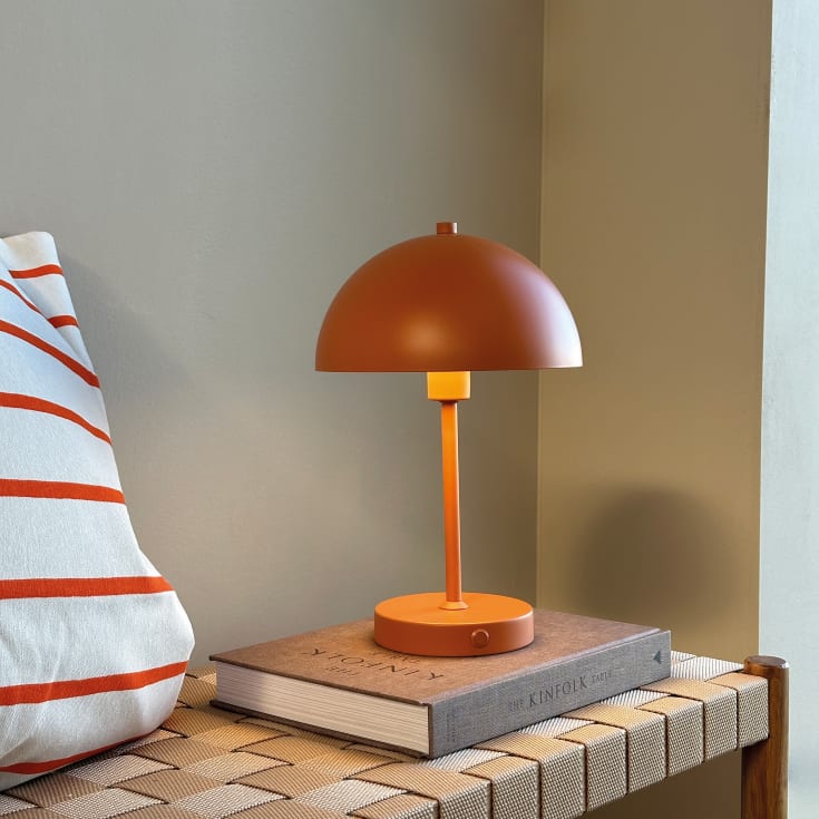 Dyberg Larsen Stockholm oppladbar bordlampe, oransje