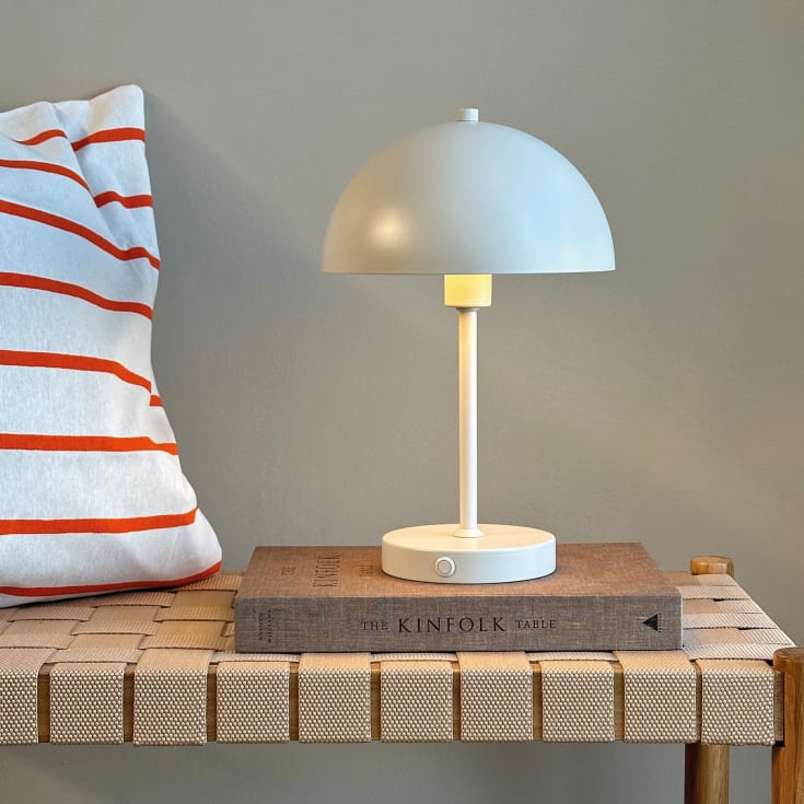 Dyberg Larsen Stockholm laddningsbar bordslampa, beige