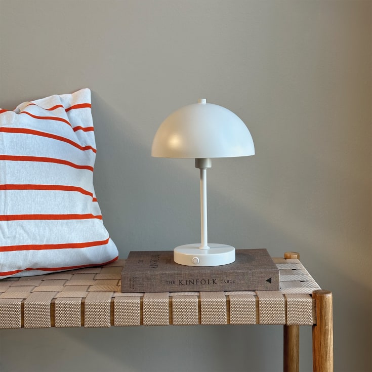 Dyberg Larsen Stockholm genopladelig bordlampe, beige