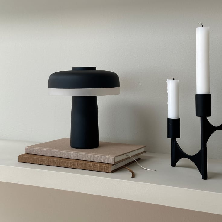 Dyberg Larsen Porter genopladelig bordlampe, sort