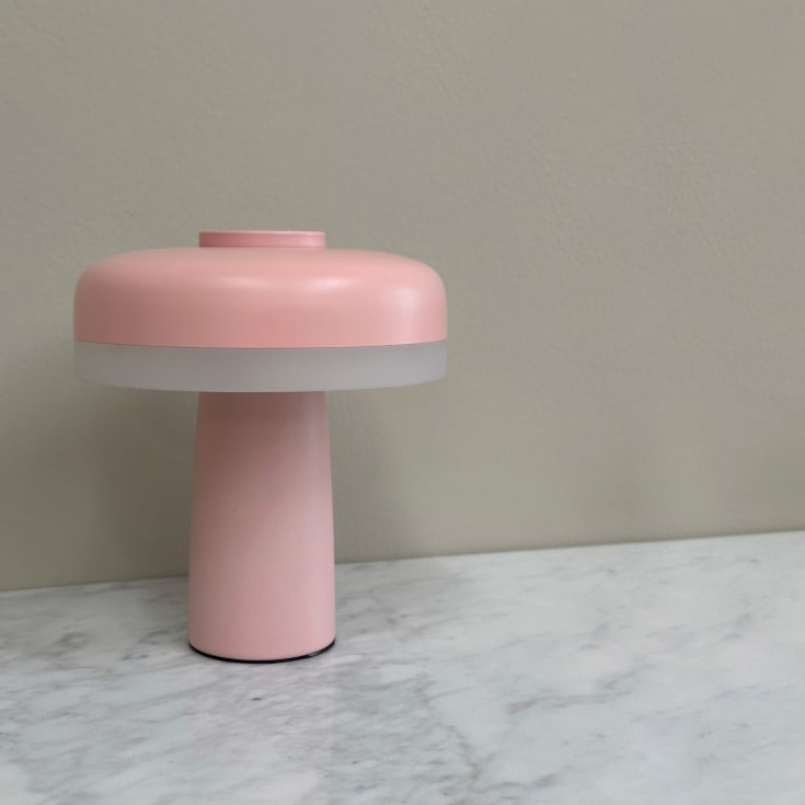 Dyberg Larsen Porter genopladelig bordlampe, lyserød