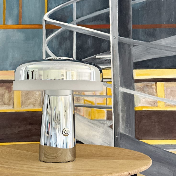 Dyberg Larsen Porter uppladdningsbar bordslampa, krom