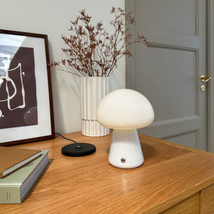 Dyberg Larsen Morkel genopladelig bordlampe, hvid