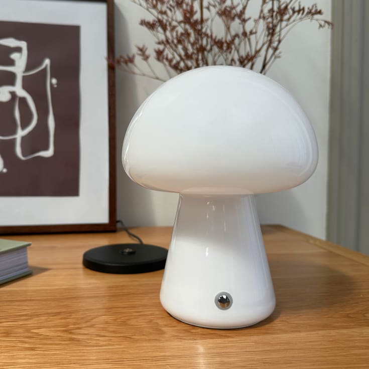 Dyberg Larsen Morkel oppladbar bordlampe, hvit