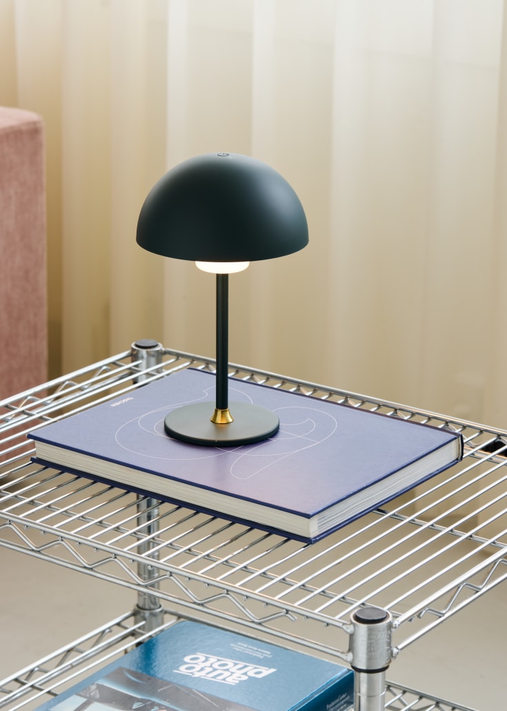 Halo Design Moon genopladelig bordlampe, grøn