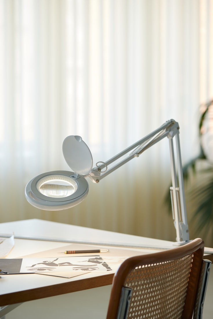 Halo Design Magni Archi klämlampa, vit