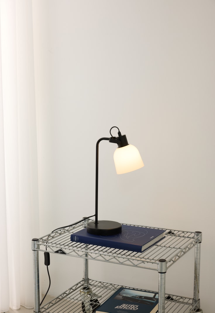 Halo Design Glow bordlampe, opal/sort