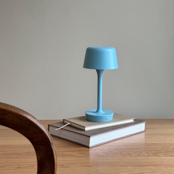 Dyberg Larsen Flow genopladelig bordlampe, lyseblÄ