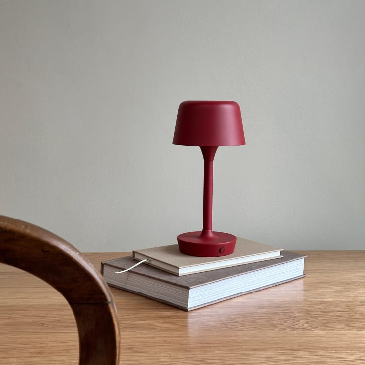 Dyberg Larsen Flow uppladdningsbar bordslampa, röd