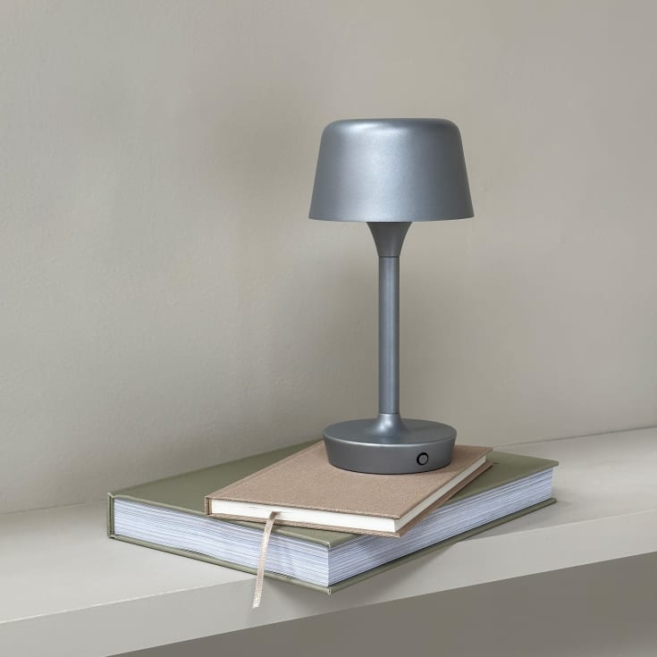 Dyberg Larsen Flow oppladbar bordlampe, grå