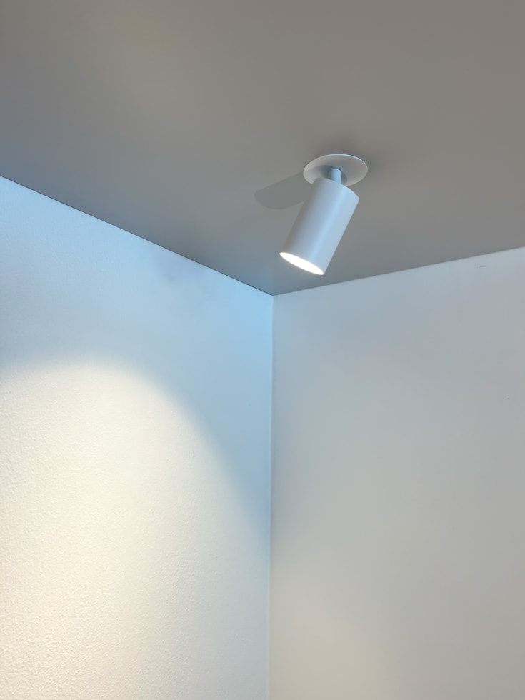 Antidark SpotOn spotlampe, hvid