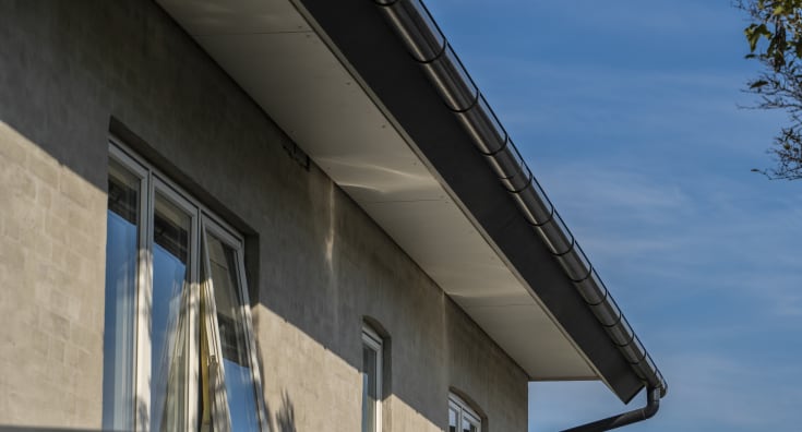 Plastmo tagrende nr. 10 á 6 meter, sort