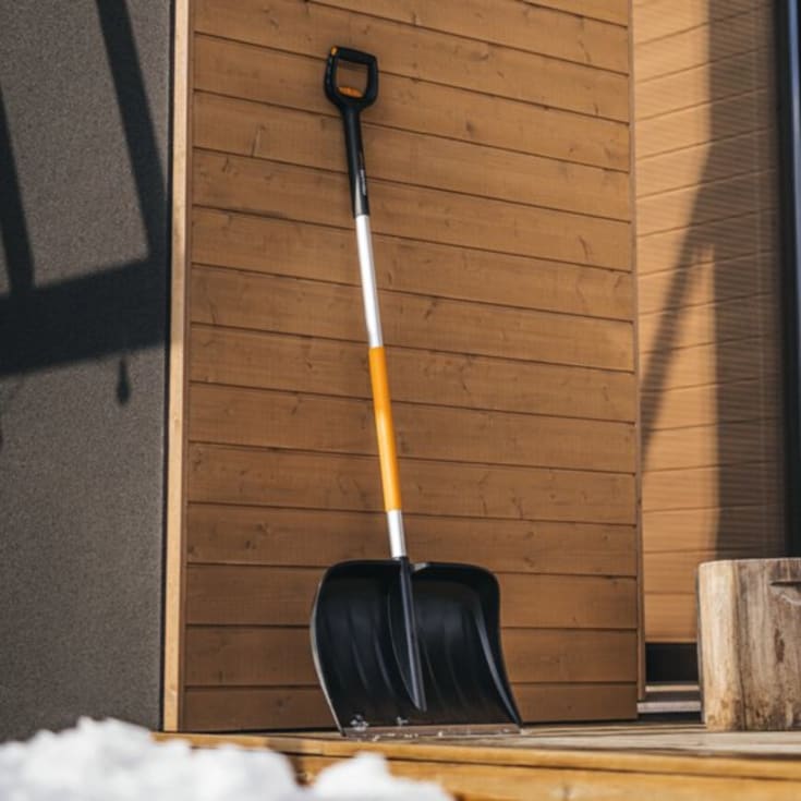 Fiskars X-series snöskuffe, teleskopisk håndtak